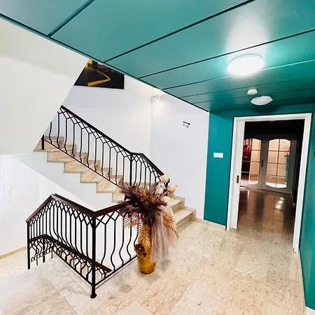 Modern 2 Private Kitchenette And Bathroom Apartman *