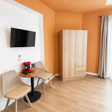 Modern 2 Private Kitchenette And Bathroom