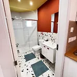 Modern 2 Private Kitchenette And Bathroom *