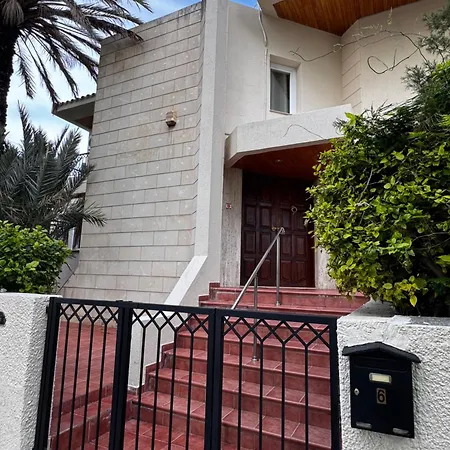 Modern 2 Private Kitchenette And Bathroom Apartment Limassol